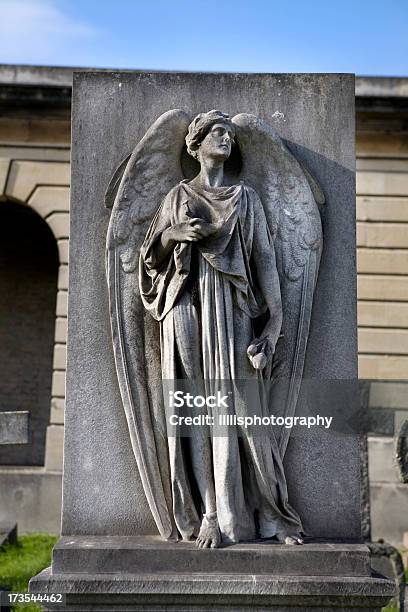 Anjo De Pedra Velho Cemitério Em Londres - Fotografias de stock e mais imagens de Anjo - Anjo, Antigo, Ao Ar Livre