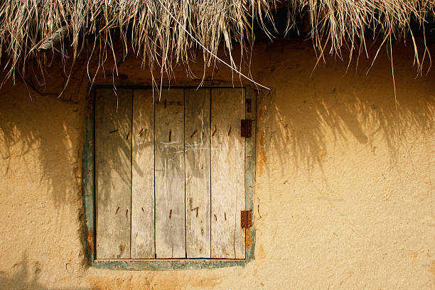 villaggio africano - hut africa grass hut mud hut foto e immagini stock