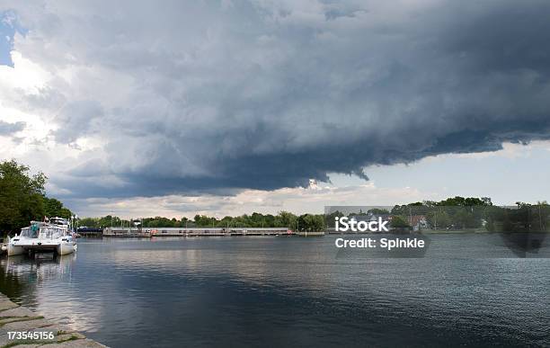 City Storm Stockfoto und mehr Bilder von Anlegestelle - Anlegestelle, Bedeckter Himmel, Bildhintergrund