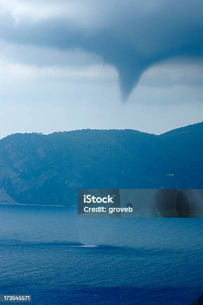 Foto de Água Spout e mais fotos de stock de Tornado - Tornado, Cultura mediterrânica, Fogo