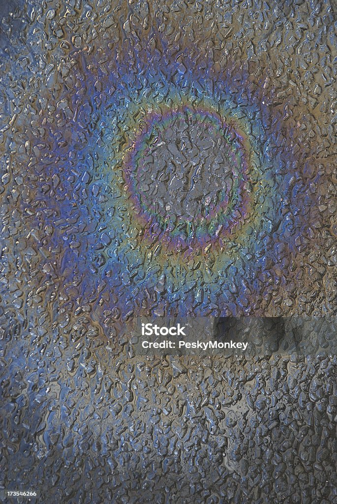 Ölpest Regenbogen auf Schwarzer Asphalt - Lizenzfrei Abstrakt Stock-Foto