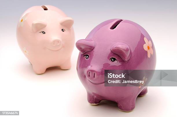 Piggy Banken Stockfoto und mehr Bilder von Bankkonto - Bankkonto, Bringing home the bacon - englische Redewendung, Ersparnisse
