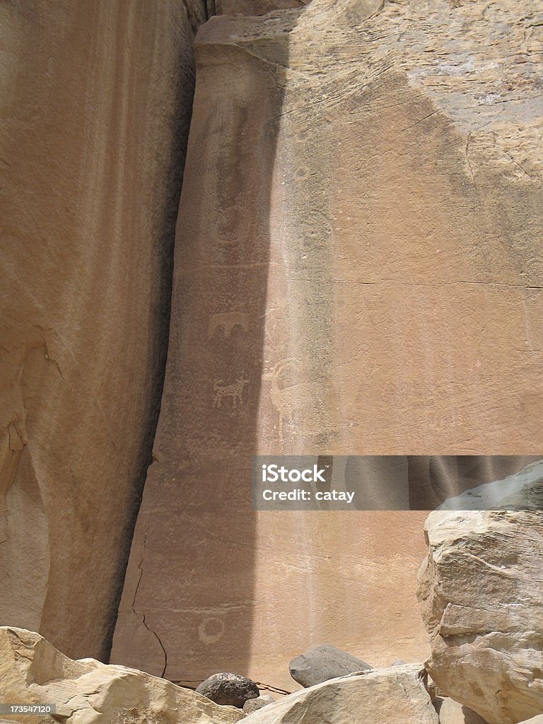 Vertical petróglifos em Utah - Foto de stock de Alienígena royalty-free