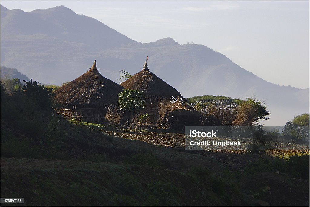 Paisaje con cabañas en Etiopía - Foto de stock de Agricultura libre de derechos