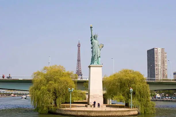 "The Paris version of the Statue of Liberty, on a small island in the Seine river. Eiffel tower in the background.http://www.eazign.be/OEM/iStockPhoto/ThumbBox/Architecture.jpg[/img][/url]"