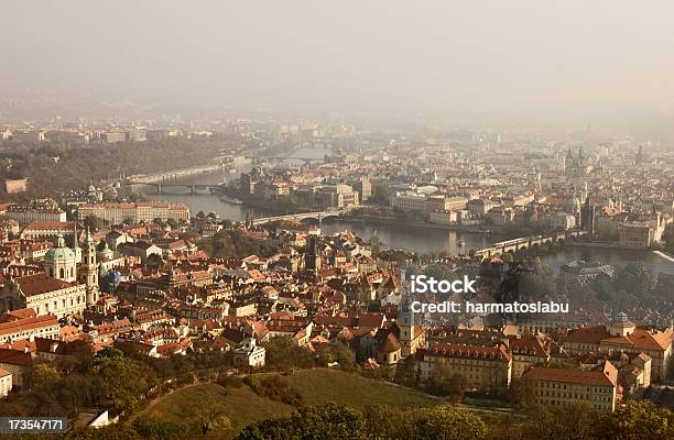 Prag Stockfoto und mehr Bilder von Ansicht aus erhöhter Perspektive - Ansicht aus erhöhter Perspektive, Architektur, Außenaufnahme von Gebäuden