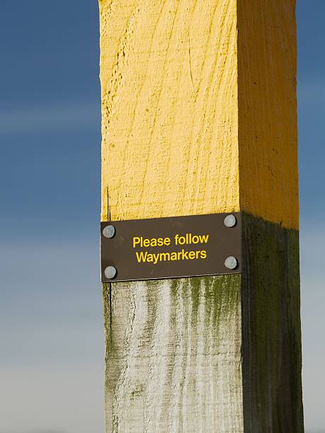 Siga waymarkers sinal - fotografia de stock