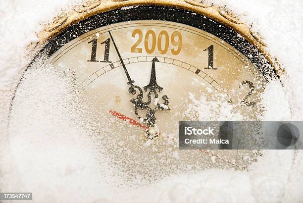 Año Nuevo Viene Foto de stock y más banco de imágenes de 2009 - 2009, Aguja de Reloj, Año nuevo
