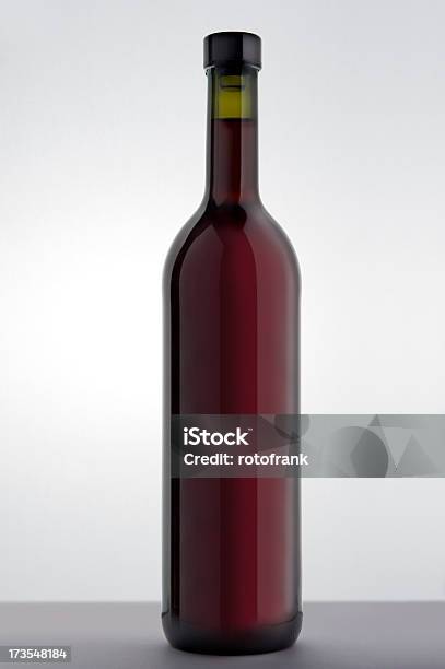 Garrafa De Vinho - Fotografias de stock e mais imagens de Bebida - Bebida, Bebida Alcoólica, Comida e Bebida