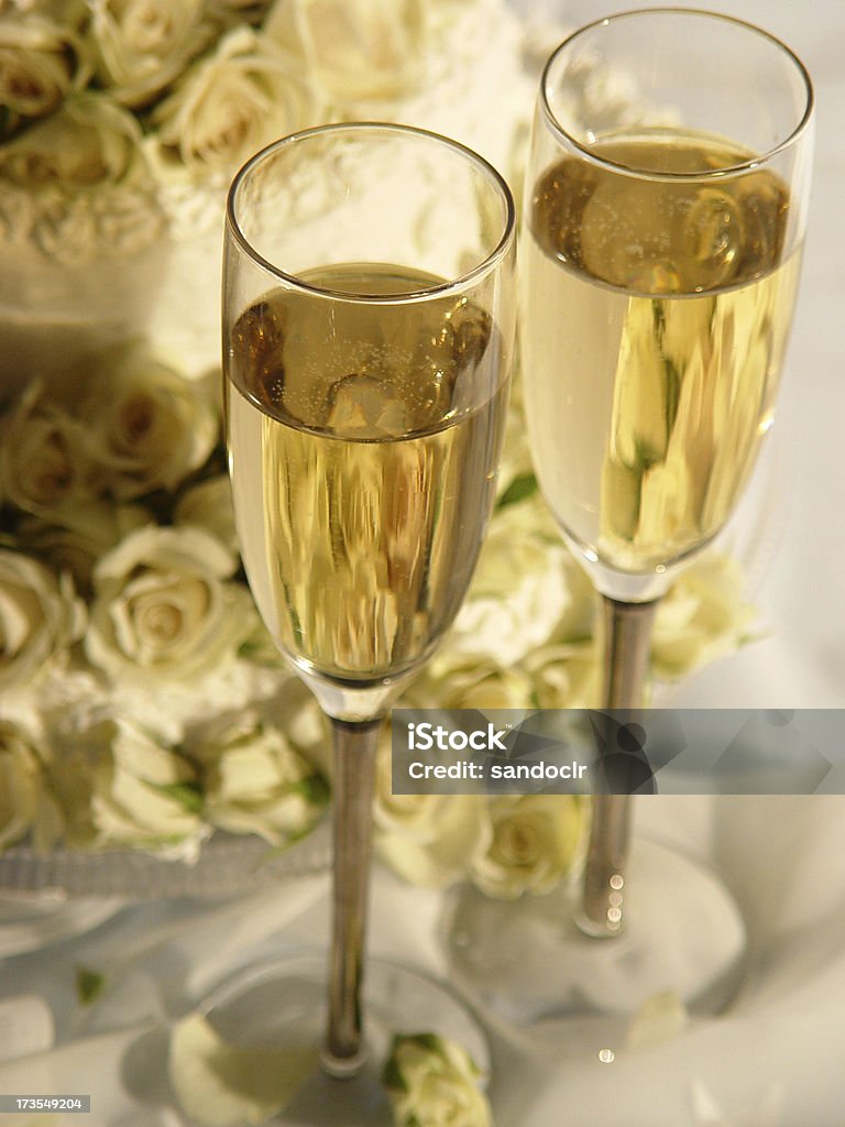 Champagne et gâteau de mariage - Photo de Mariage libre de droits