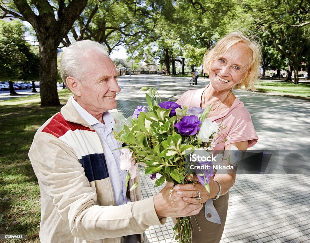 ロマンチックな年配のカップル - 2人のロイヤリティフリーストックフォト