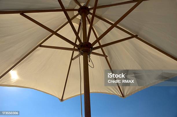 Sun Parasol - zdjęcia stockowe i więcej obrazów Deszcz - Deszcz, Drewno - Tworzywo, Fotografika