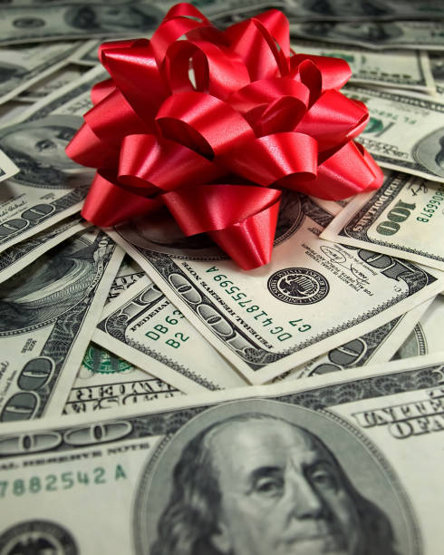 istock Present Full of Money 173550693