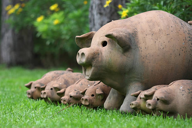 istock Terracotta Pig Family 173551529