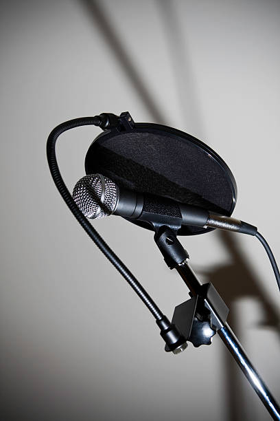 studio di registrazione del microfono - microphone stand flash foto e immagini stock