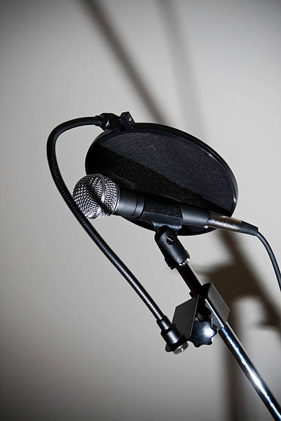 microfone de estúdio de gravação - microphone stand flash imagens e fotografias de stock