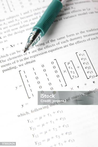 Complicada Matemática - Fotografias de stock e mais imagens de Aprender - Aprender, Caneta, Ciência