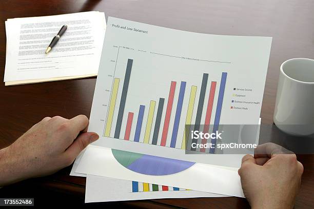 Biznes Wykres Linii - zdjęcia stockowe i więcej obrazów Dokument - Dokument, Koszt, Papier