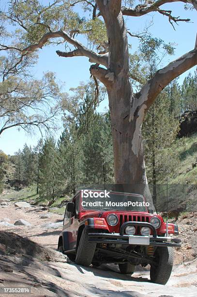Foto de Red Rock Agachamento 4 X 4 e mais fotos de stock de Veículo todo-terreno - Veículo todo-terreno, 4x4, Estrada em Terra Batida
