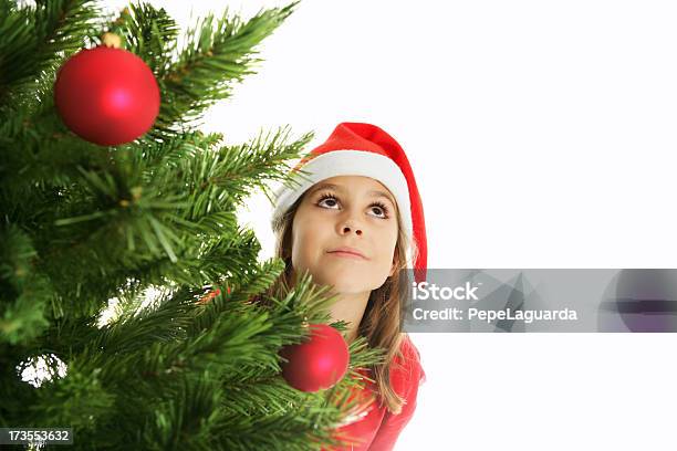Diversão De Natal - Fotografias de stock e mais imagens de Criança - Criança, Enfeitar a árvore de Natal, Abeto