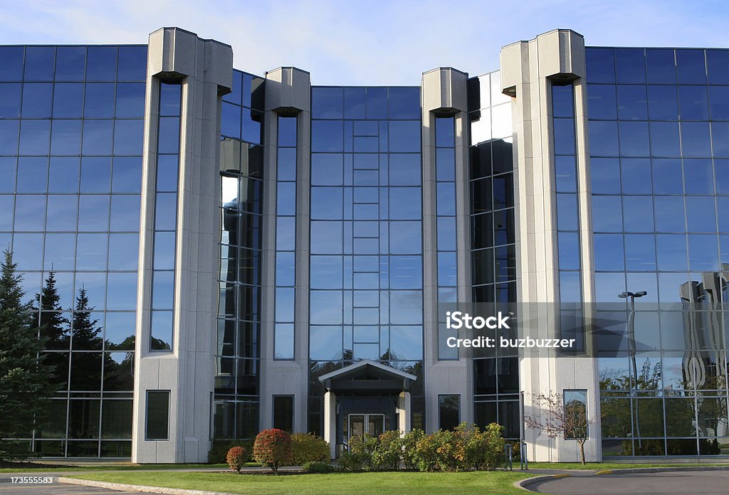 Moderno edificio de oficinas de entrada - Foto de stock de Aire libre libre de derechos