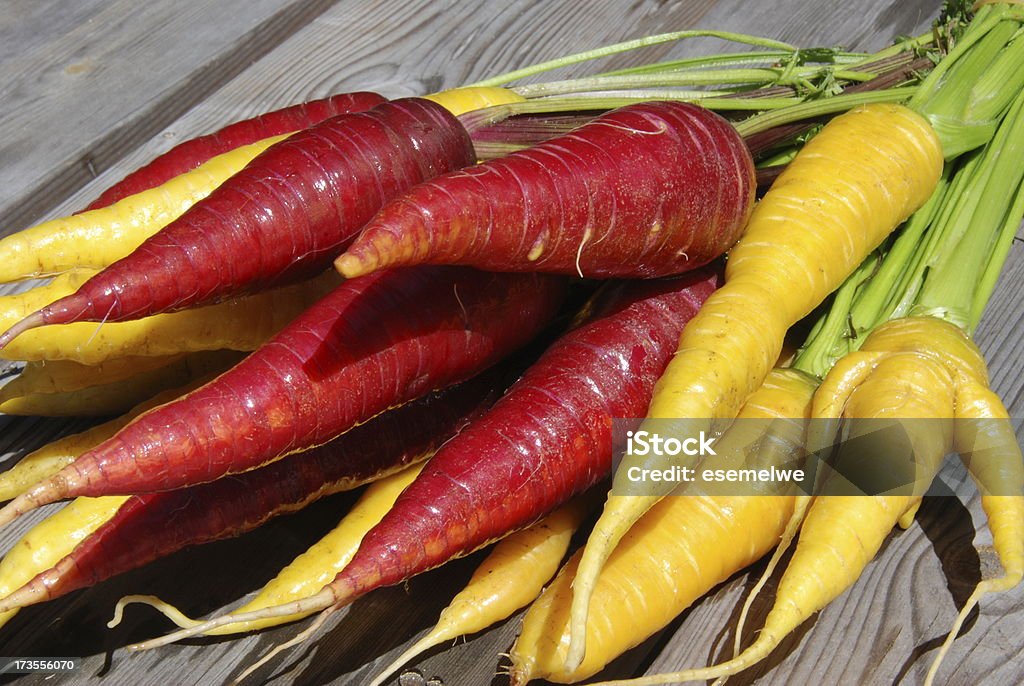 Mucchio di carote marrone e giallo - Foto stock royalty-free di Antico - Vecchio stile
