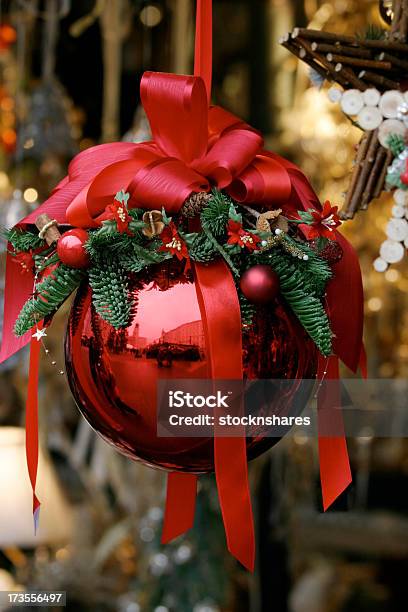 Weihnachtsmarkt Bauble Stockfoto und mehr Bilder von Band - Band, Baum, Christbaumkugel