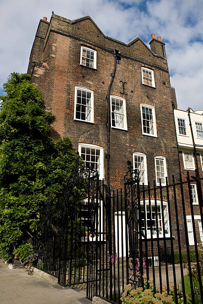 istock Provate Townhouse in London England 173556669