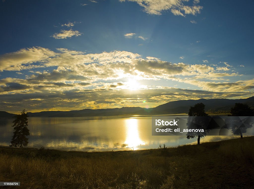 Panorama do pôr do sol do lago - Royalty-free Anoitecer Foto de stock