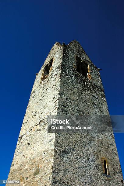 Sankt Moritz Iglesia Bell Tower Foto de stock y más banco de imágenes de Alpes Europeos - Alpes Europeos, Alpes suizos, Antigualla