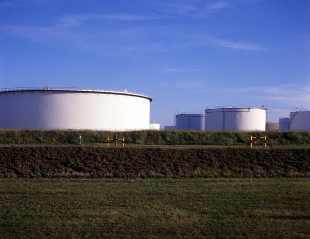 istock Oil in Stock 173557098