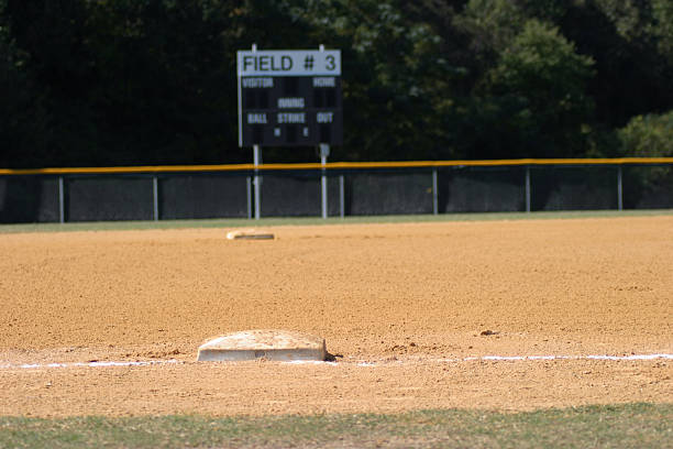 campo de béisbol - baseball base conspiracy small fotografías e imágenes de stock