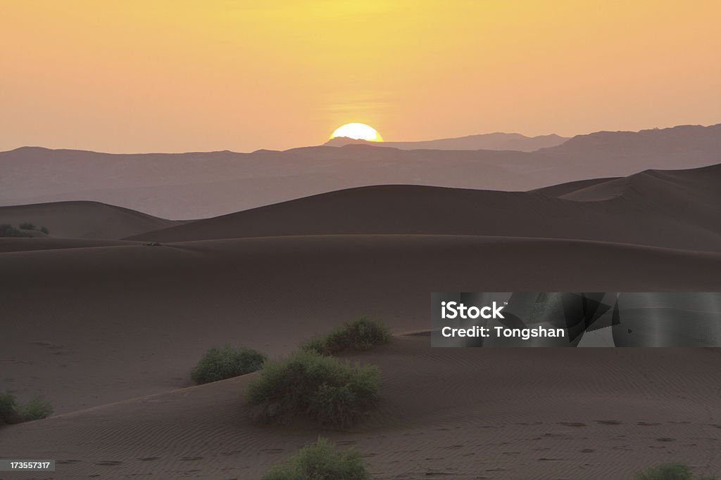 ゴビ砂漠に沈む夕日 - Horizonのロイヤリティフリーストックフォト