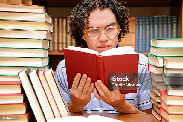 Foto de Bookworm e mais fotos de stock de Adulto - Adulto, Analisar, Aprender