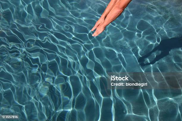 Blu A Tuffo - Fotografie stock e altre immagini di Saltare il fosso - Saltare il fosso, Piscina, Uomini