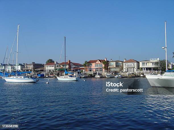 Coastal Bliss - zdjęcia stockowe i więcej obrazów Bez ludzi - Bez ludzi, Brzeg wody, Budowla mieszkaniowa