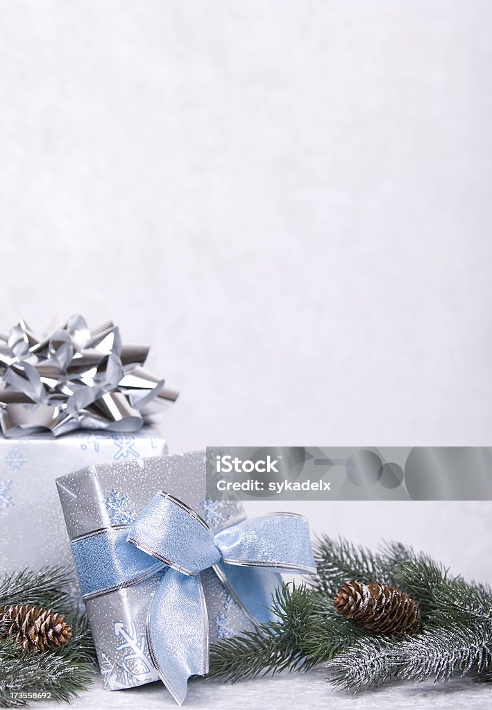 Вертикальные Рождественский подарок местом для копии - Стоковые фото Без людей роялти-фри