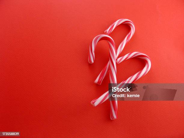 Bastones De Caramelo 3 Foto de stock y más banco de imágenes de Caramelo mentolado - Caramelo mentolado, Caña de Caramelo, Celebración - Acontecimiento