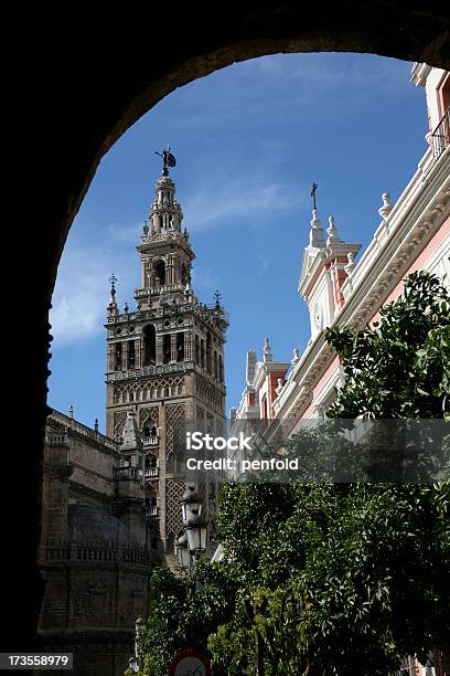 Sewilla Tower - zdjęcia stockowe i więcej obrazów Andaluzja - Andaluzja, Architektura, Bez ludzi