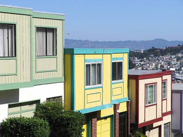 fila di case in california - roof row house house san francisco county foto e immagini stock