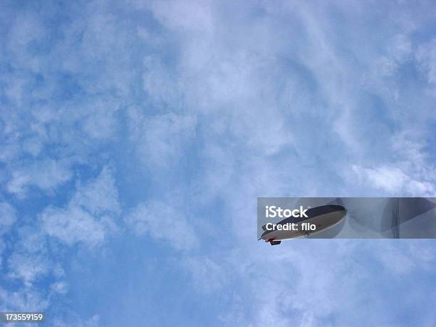 Flutuante Zeppelin - Fotografias de stock e mais imagens de Azul - Azul, Céu, Destino de Viagem