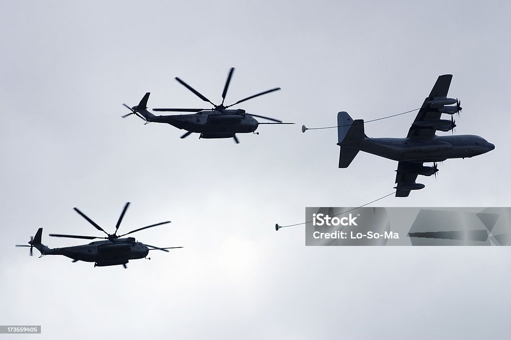 KC - 130 e CH - 53 Voar em Formação - Royalty-free Abastecer Foto de stock