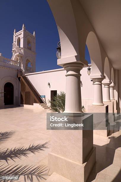 Pequeno Mesquita Ao Lado Do Palácio De Al Alam - Fotografias de stock e mais imagens de Arco - Caraterística arquitetural - Arco - Caraterística arquitetural, Arquitetura, Arábia