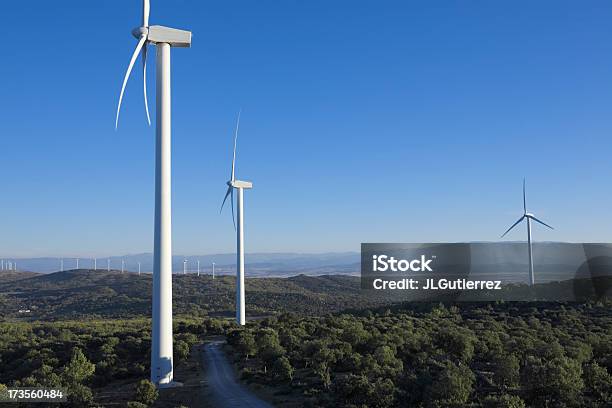 Foto de Moinhos De Vento e mais fotos de stock de Eletricidade - Eletricidade, Energia Eólica, Energia sustentável