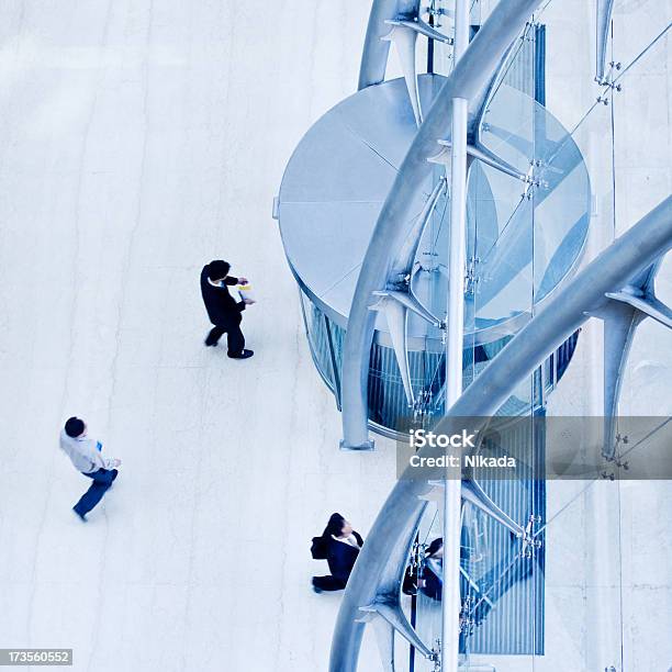 Peões - Fotografias de stock e mais imagens de Porta Giratória - Porta Giratória, Abstrato, Arquitetura