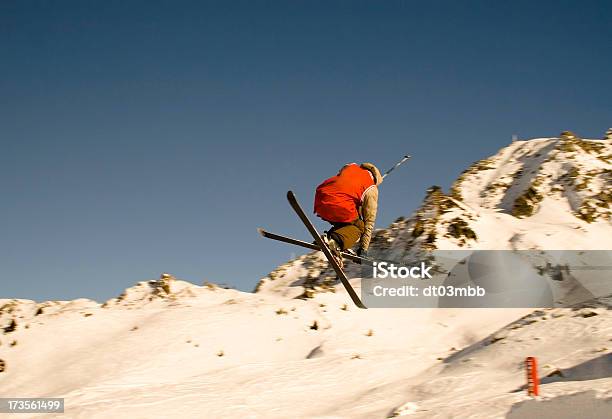 X Stockfoto und mehr Bilder von Freistil-Skifahren - Freistil-Skifahren, Mode, Stunt