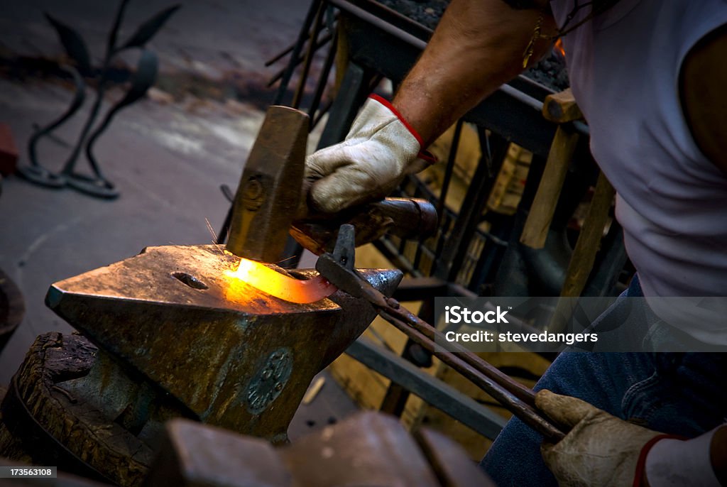 Herrero en el trabajo - Foto de stock de Actividad libre de derechos