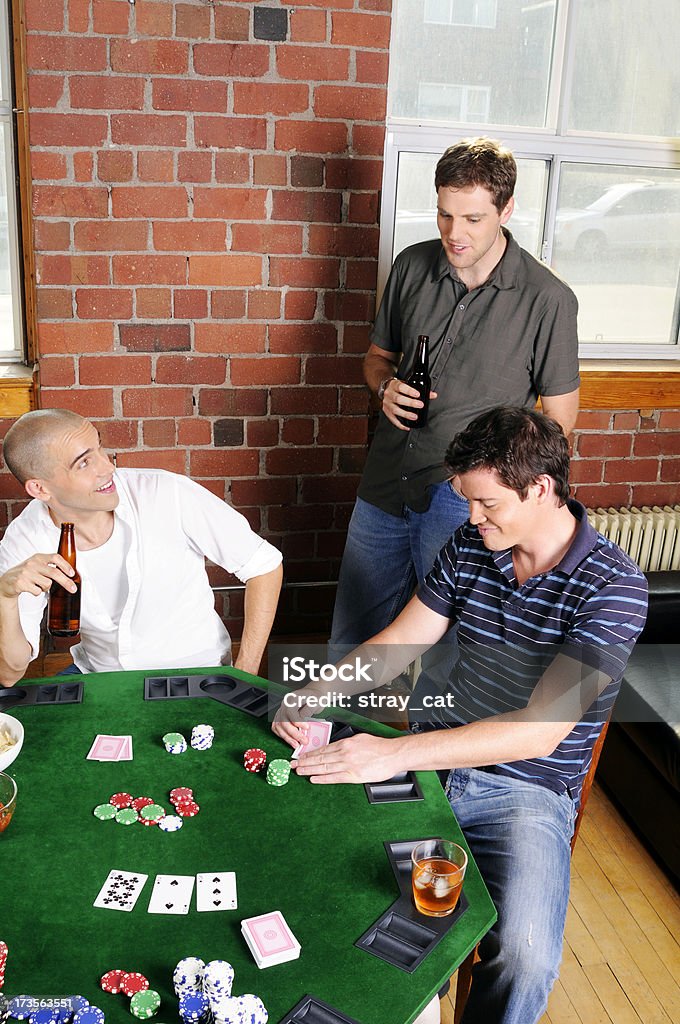 Jogo de Poker série: Três amigos em uma festa - Royalty-free 20-29 Anos Foto de stock