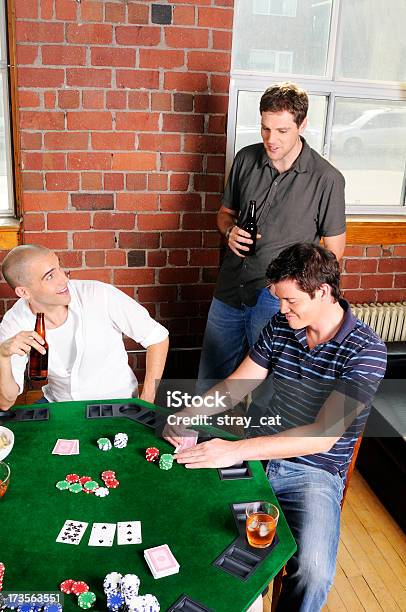 Jogo De Poker Série Três Amigos Em Uma Festa - Fotografias de stock e mais imagens de 20-29 Anos - 20-29 Anos, Adulto, Amizade