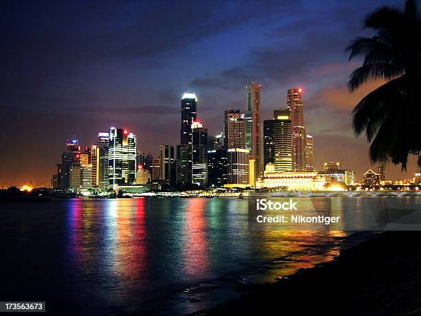 Singapur Skyline Bei Nacht Stockfoto und mehr Bilder von Stadt Singapur - Stadt Singapur, Abenddämmerung, Arbeitsstätten